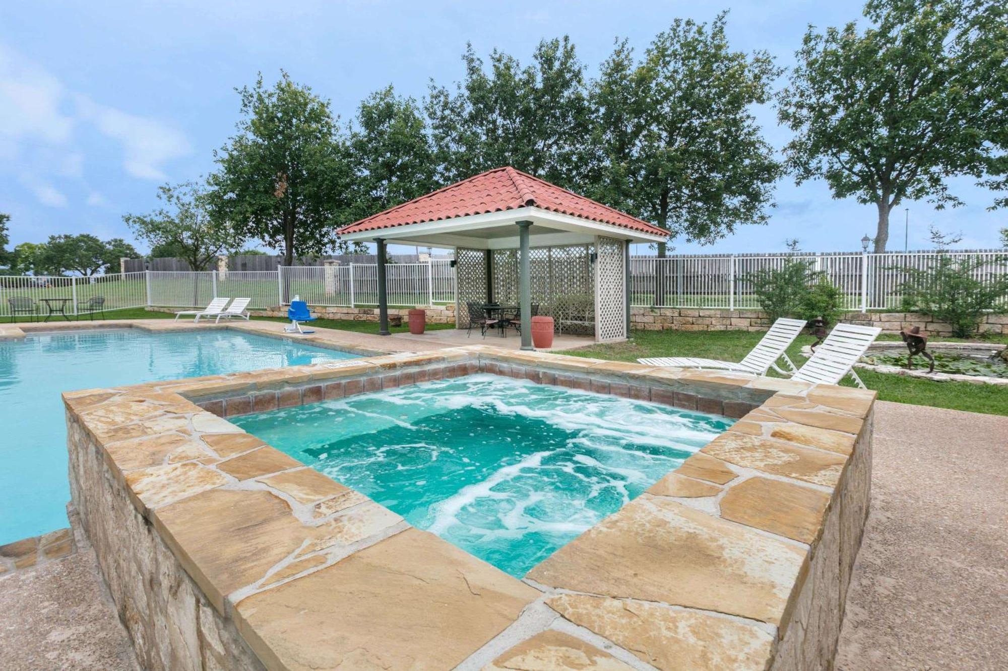 מלון La Quinta By Wyndham פרדריקסברג מראה חיצוני תמונה